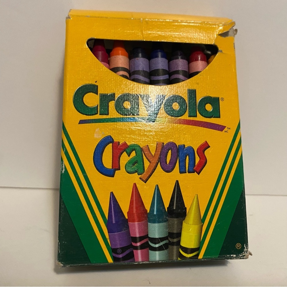 Vintage Crayola Crayons Colours 24 Count includes Dandelion Retired Box 4/$20 🛑